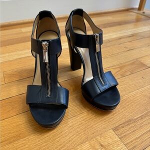 Micheal Kors Navy Sandals